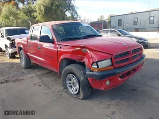 2001 Dodge Dakota Sport with VIN 1B7GG2AN01S105143, listed as a IAAI auction lot 41615969 with 211,884 mi miles. Bid and sale history available at carsss.com. Image 1.