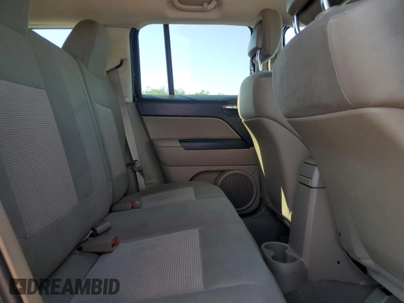 2011 Jeep Patriot Latitude z VIN 1J4NF1GB0BD131856, wystawiony jako Copart lot #56222005 z przebiegiem 172 231 mil mil oraz Szkoda całkowita • Salvage title. Historia ofert i sprzedaży dostępna na DreamBid. Obrazek 11.
