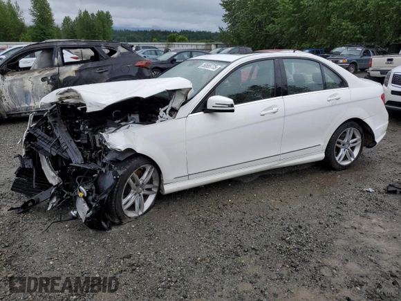 2013 Mercedes-Benz C 300 Sport z VIN WDDGF8AB3DR257916, wystawiony jako Copart lot #58555775 z przebiegiem Nie podano mil oraz Szkoda całkowita • Salvage title. Historia ofert i sprzedaży dostępna na DreamBid. Obrazek 1.