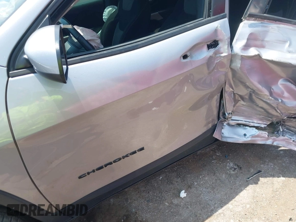 2018 Jeep Cherokee Latitude с VIN 1C4PJLCB7JD542457, выставлен на аукционе IAAI как лот 42336697 с пробегом 73 714 миль миль и . История ставок и продаж доступна на DreamBid. Изображение 6.
