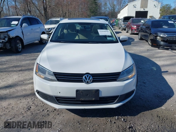 2013 Volkswagen Jetta Sedan SE with VIN 3VWDP7AJ7DM428578, listed as a IAAI auction lot 42068090 with 198,154 mi miles. Bid and sale history available at carsss.com. Image 6.
