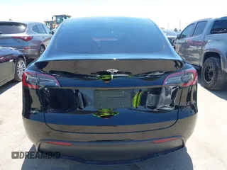 2024 Tesla Model Y с VIN 7SAYGDED2RF111670, выставлен на аукционе IAAI как лот 42321121 с пробегом 13 806 миль миль и . История ставок и продаж доступна на DreamBid. Изображение 16.