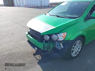 2016 Chevrolet Sonic LT z VIN 1G1JC6SH8G4146885, wystawiony jako IAAI lot #42018388 z przebiegiem 190 010 mil mil oraz . Historia ofert i sprzedaży dostępna na DreamBid. Obrazek 13.