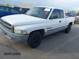 1998 Dodge 1500 z VIN 3B7HC13Z7WG213476, wystawiony jako IAAI lot #42116318 z przebiegiem 172 921 mil mil oraz . Historia ofert i sprzedaży dostępna na DreamBid. Obrazek 2.