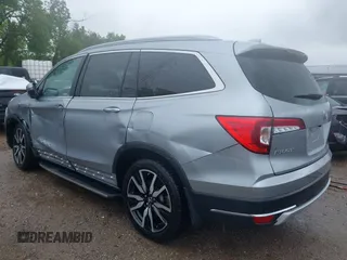 2019 Honda Pilot Touring 8-Passenger with VIN 5FNYF6H98KB097105, listed as a IAAI auction lot 42353009 with 133,212 mi miles and . Bid and sale history available at DreamBid. Image 3.