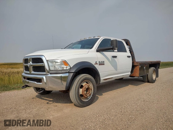 2014 Ram 5500 Tradesman z VIN 3C7WRNFLXEG225885, wystawiony jako Copart lot #77276374 z przebiegiem 184 703 mil mil oraz Czysty tytuł • Clean title. Historia ofert i sprzedaży dostępna na DreamBid. Obrazek 2.