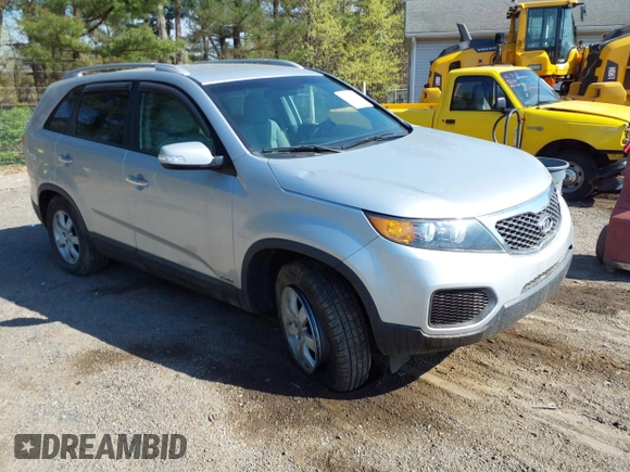 2013 Kia Sorento LX with VIN 5XYKTDA2XDG423935, listed as a IAAI auction lot 42108925 with 139,898 mi miles. Bid and sale history available at carsss.com. Image 1.