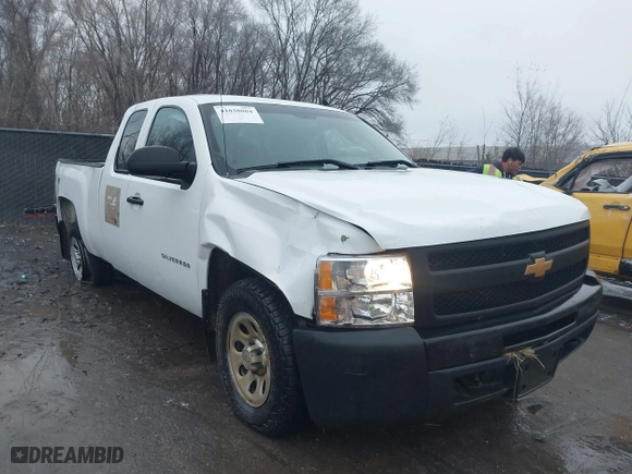 2013 Chevrolet Silverado 1500 Work Truck with VIN 1GCRKPE70DZ165029, listed as a IAAI auction lot 41038004 with 263,102 mi miles. Bid and sale history available at carsss.com. Image 1.