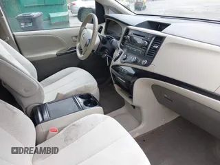 2012 Toyota Sienna z VIN 5TDKA3DC5CS012254, wystawiony jako IAAI lot #42367254 z przebiegiem 183 083 mil mil oraz . Historia ofert i sprzedaży dostępna na DreamBid. Obrazek 5.