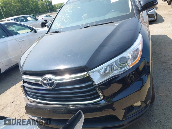 2015 Toyota Highlander XLE z VIN 5TDJKRFH2FS224327, wystawiony jako IAAI lot #42395386 z przebiegiem 118 760 mil mil oraz . Historia ofert i sprzedaży dostępna na DreamBid. Obrazek 12.
