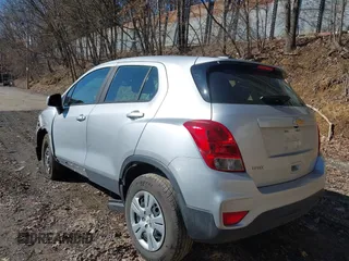 2018 Chevrolet Trax LS z VIN KL7CJKSBXJB721384, wystawiony jako IAAI lot #41716064 z przebiegiem 318 600 mil mil oraz . Historia ofert i sprzedaży dostępna na DreamBid. Obrazek 3.