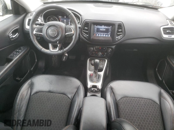 2018 Jeep Compass Latitude z VIN 3C4NJDBB0JT325888, wystawiony jako Copart lot #52000365 z przebiegiem 38 922 mil mil oraz Szkoda całkowita • Salvage title. Historia ofert i sprzedaży dostępna na DreamBid. Obrazek 8.