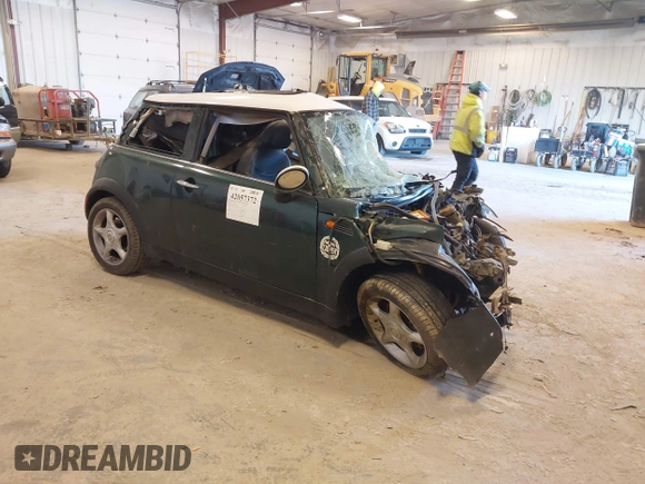 2004 MINI Hardtop with VIN WMWRC33494TC55068, listed as a IAAI auction lot 42057372 with Not provided miles and . Bid and sale history available at DreamBid. Image 1.