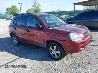 2008 Hyundai Tucson GLS with VIN KM8JM12B88U710566, listed as a IAAI auction lot 42132033 with 215,442 mi miles. Bid and sale history available at carsss.com. Image 1.