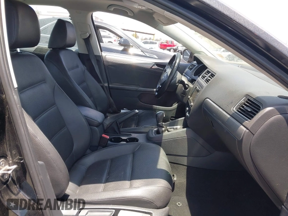 2015 Volkswagen Jetta SE z VIN 3VWD07AJ1FM284890, wystawiony jako IAAI lot #42328592 z przebiegiem 92 880 mil mil oraz . Historia ofert i sprzedaży dostępna na DreamBid. Obrazek 5.