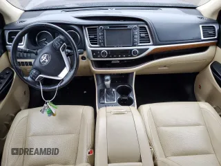 2018 Toyota Highlander Limited z VIN 5TDDZRFH4JS875072, wystawiony jako Copart lot #88634365 z przebiegiem Nie podano mil oraz Szkoda całkowita • Salvage title. Historia ofert i sprzedaży dostępna na DreamBid. Obrazek 8.