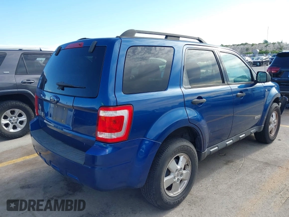2008 Ford Escape XLT z VIN 1FMCU03158KD31562, wystawiony jako IAAI lot #42319652 z przebiegiem 123 926 mil mil oraz . Historia ofert i sprzedaży dostępna na DreamBid. Obrazek 4.