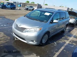 2017 Toyota Sienna XLE Auto Access Seat with VIN 5TDYZ3DC5HS831596, listed as a IAAI auction lot 42146953 with 181,807 mi miles. Bid and sale history available at carsss.com. Image 17.