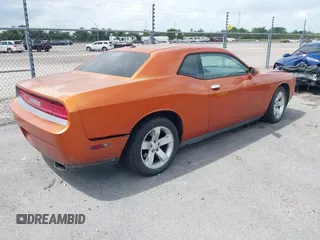 2011 Dodge Challenger z VIN 2B3CJ4DG7BH581585, wystawiony jako IAAI lot #42358543 z przebiegiem 247 380 mil mil oraz . Historia ofert i sprzedaży dostępna na DreamBid. Obrazek 4.