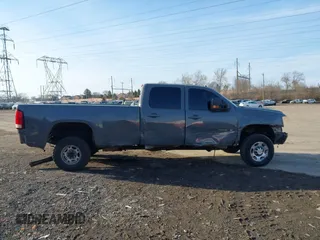 2008 GMC Sierra 3500HD SRW SLT z VIN 1GTHK33698F206358, wystawiony jako IAAI lot #41395304 z przebiegiem 280 645 mil mil oraz . Historia ofert i sprzedaży dostępna na DreamBid. Obrazek 18.