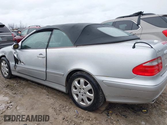 2003 Mercedes-Benz CLK 320 z VIN WDBLK65G33T141954, wystawiony jako IAAI lot #41676472 z przebiegiem 68 041 mil mil oraz . Historia ofert i sprzedaży dostępna na DreamBid. Obrazek 14.
