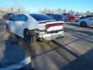 2020 Dodge Charger Scat Pack Widebody z VIN 2C3CDXGJ3LH244092, wystawiony jako IAAI lot #41828294 z przebiegiem 107 568 mil mil oraz . Historia ofert i sprzedaży dostępna na DreamBid. Obrazek 3.