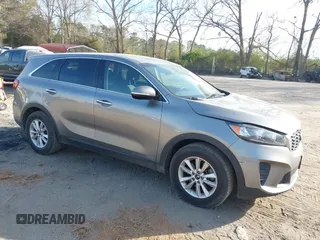 2019 Kia Sorento LX z VIN 5XYPGDA55KG489620, wystawiony jako IAAI lot #41906307 z przebiegiem 159 154 mil mil oraz . Historia ofert i sprzedaży dostępna na DreamBid. Obrazek 1.