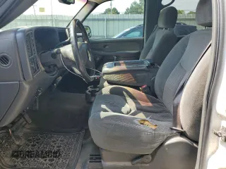 2003 Chevrolet Silverado 1500HD LS z VIN 1GCGK13UX3F239683, wystawiony jako Copart lot #69690574 z przebiegiem 253 887 mil mil oraz Szkoda całkowita • Salvage title. Historia ofert i sprzedaży dostępna na DreamBid. Obrazek 7.
