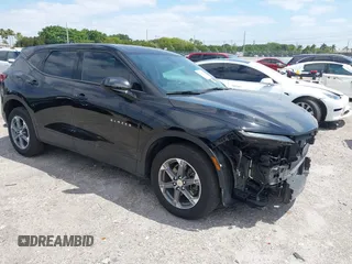 2024 Chevrolet Blazer LT z VIN 3GNKBCR45RS269411, wystawiony jako IAAI lot #42032608 z przebiegiem 5 012 mil mil oraz . Historia ofert i sprzedaży dostępna na DreamBid. Obrazek 1.
