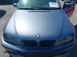 2003 BMW 3 Series 325i with VIN WBAEN33443PC11690, listed as a IAAI auction lot 41939082 with 159,123 mi miles. Bid and sale history available at carsss.com. Image 10.