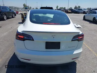 2020 Tesla Model 3 Performance z VIN 5YJ3E1EC6LF805448, wystawiony jako IAAI lot #42207433 z przebiegiem 114 412 mil mil oraz . Historia ofert i sprzedaży dostępna na DreamBid. Obrazek 17.
