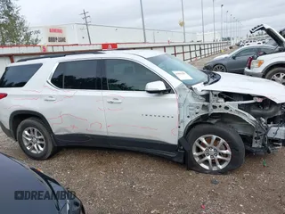 2019 Chevrolet Traverse LT Cloth with VIN 1GNERGKW8KJ171606, listed as a IAAI auction lot 41553157 with 95,802 mi miles. Bid and sale history available at carsss.com. Image 14.