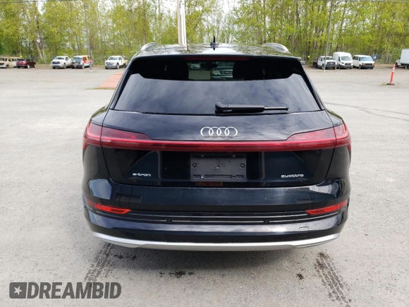 2022 Audi e-tron Premium z VIN WA1AAAGE3NB023710, wystawiony jako Copart lot #57508235 z przebiegiem 23 483 mil mil oraz Tytuł czysty. Historia ofert i sprzedaży dostępna na DreamBid. Obrazek 6.
