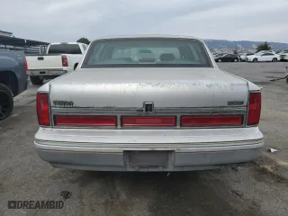 1996 Lincoln Town Car Signature with VIN 1LNLM82W7TY700245, listed as a Copart auction lot 68186004 with 134,509 mi miles and Clean Title. Bid and sale history available at carsss.com. Image 6.