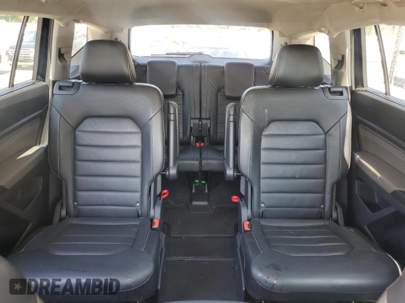 2022 Volkswagen Atlas SEL Premium R-Line with VIN 1V2FR2CA0NC532689, listed as a Copart auction lot 61580755 with 62,614 mi miles and Salvage title. Bid and sale history available at DreamBid. Image 10.