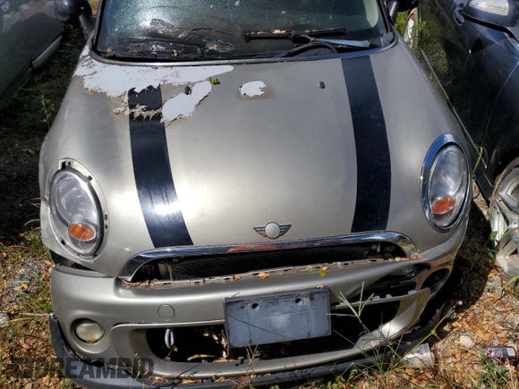 2011 MINI Clubman z VIN WMWZF3C56BTY00475, wystawiony jako Copart lot #74595784 z przebiegiem Nie podano mil oraz Nie do naprawy • Non repairable. Historia ofert i sprzedaży dostępna na DreamBid. Obrazek 11.