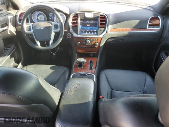 2014 Chrysler 300 z VIN 2C3CCAAG7EH255371, wystawiony jako Copart lot #54427245 z przebiegiem 166 049 mil mil oraz Szkoda całkowita • Salvage title. Historia ofert i sprzedaży dostępna na DreamBid. Obrazek 8.