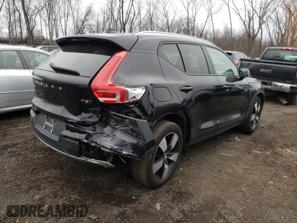 2019 Volvo XC40 Momentum z VIN YV4162UK8K2122135, wystawiony jako Copart lot #36300303 z przebiegiem 22 838 mil mil oraz . Historia ofert i sprzedaży dostępna na DreamBid. Obrazek 3.