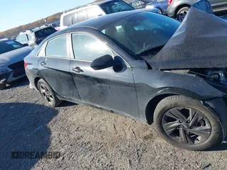 2023 Hyundai Elantra SEL z VIN KMHLM4AG6PU623478, wystawiony jako IAAI lot #40790315 z przebiegiem 14 654 mil mil oraz . Historia ofert i sprzedaży dostępna na DreamBid. Obrazek 14.
