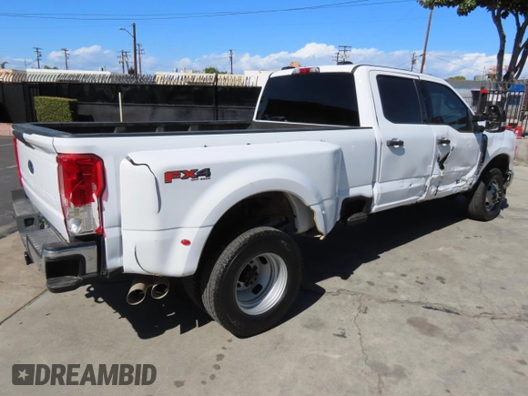 2024 Ford F-350 XL with VIN 1FT8W3DT5REC30446, listed as a Copart auction lot 47858355 with 23,261 mi miles and Salvage Title. Bid and sale history available at DreamBid. Image 3.