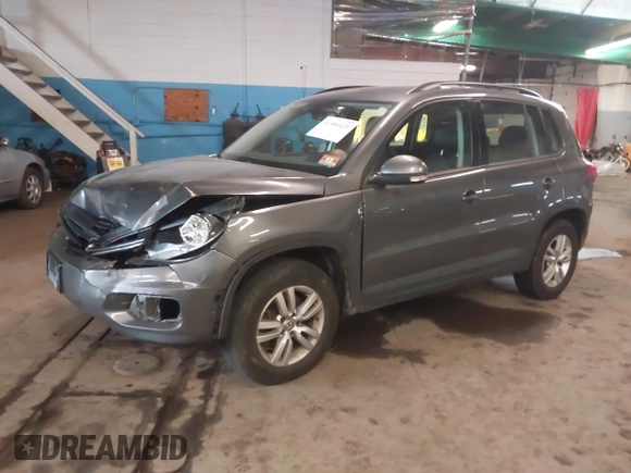 2017 Volkswagen Tiguan S with VIN WVGBV7AX4HK029270, listed as a IAAI auction lot 41984420 with 124,939 mi miles and . Bid and sale history available at DreamBid. Image 2.