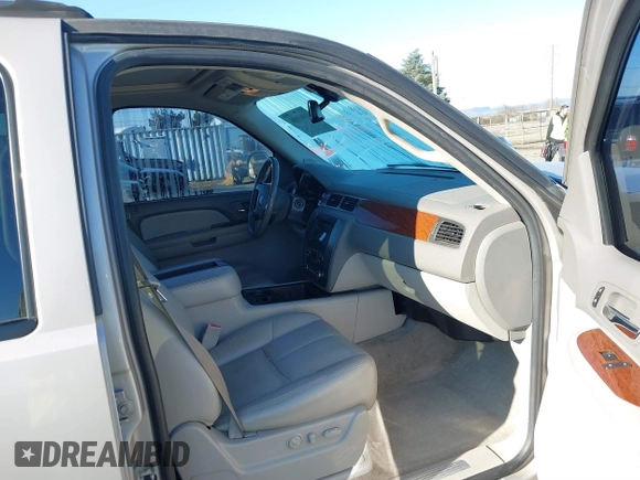2007 GMC Yukon XL SLT with VIN 1GKFK16347J207298, listed as a IAAI auction lot 41665986 with 223,161 mi miles and . Bid and sale history available at carsss.com. Image 5.
