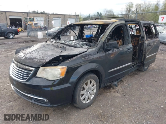 2014 Chrysler Town & Country Touring z VIN 2C4RC1BG4ER206983, wystawiony jako IAAI lot #42154963 z przebiegiem 142 207 mil mil oraz . Historia ofert i sprzedaży dostępna na DreamBid. Obrazek 2.