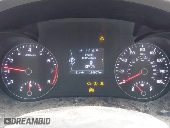 2016 Kia Optima EX z VIN 5XXGU4L36GG070336, wystawiony jako IAAI lot #41259692 z przebiegiem 124 807 mil mil oraz . Historia ofert i sprzedaży dostępna na DreamBid. Obrazek 7.