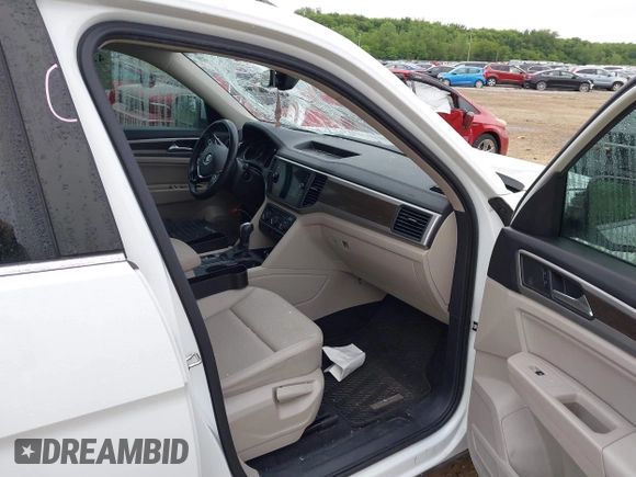 2020 Volkswagen Atlas SE with VIN 1V2WR2CA6LC502996, listed as a IAAI auction lot 42345898 with 94,627 mi miles and . Bid and sale history available at DreamBid. Image 5.