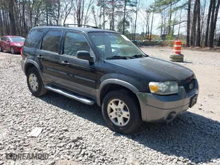 2006 Ford Escape XLT with VIN 1FMYU03186KA54716, listed as a IAAI auction lot 41893992 with 194,722 mi miles. Bid and sale history available at carsss.com. Image 1.