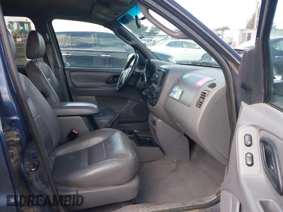2002 Ford Escape XLT Choice with VIN 1FMYU04172KA40251, listed as a IAAI auction lot 41895889 with 214,935 mi miles and . Bid and sale history available at carsss.com. Image 5.