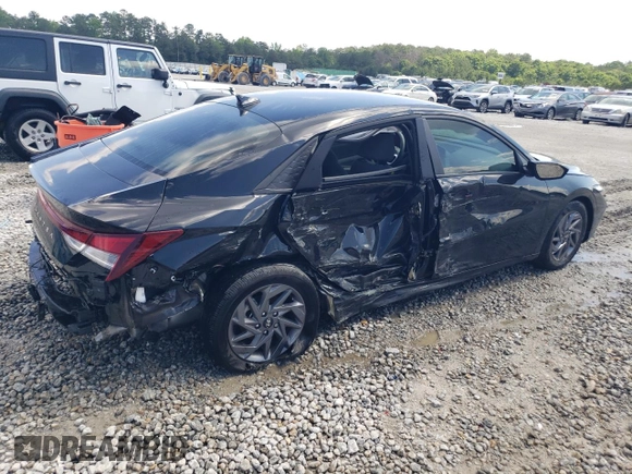2024 Hyundai Elantra SEL z VIN KMHLM4DG7RU693814, wystawiony jako Copart lot #57909885 z przebiegiem 11 478 mil mil oraz Szkoda całkowita • Salvage title. Historia ofert i sprzedaży dostępna na DreamBid. Obrazek 3.