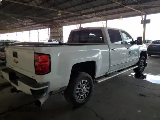 2016 Chevrolet Silverado 3500HD LTZ with VIN 1GC4K0E82GF280926, listed as a Copart auction lot 45239055 with 303,467 mi miles and Salvage Title. Bid and sale history available at DreamBid. Image 3.