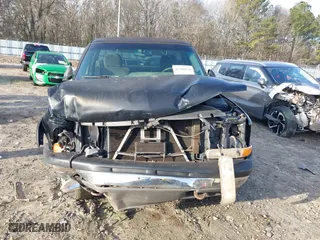 2001 Chevrolet Silverado 1500 LS with VIN 1GCEK14T11Z103743, listed as a IAAI auction lot 41300118 with 1 mi miles. Bid and sale history available at carsss.com. Image 12.